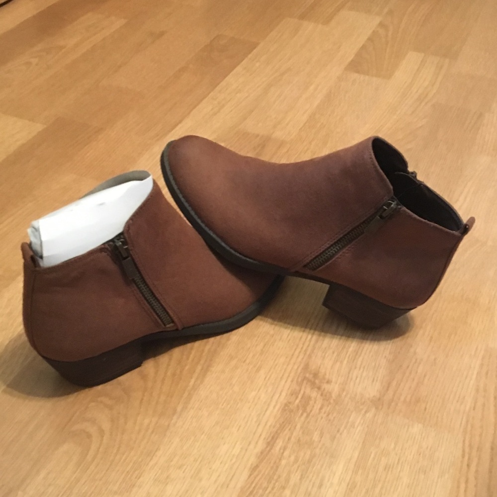 Carlos Santana Tan Booties 7M